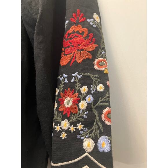 Umgee Women’s Bell Sleeve Embroidered Floral Off Shoulder Boho Top Size S Black - Picture 4 of 5